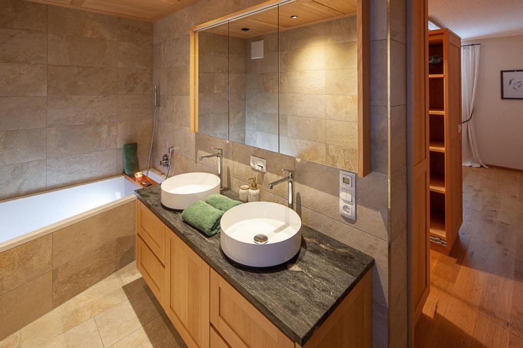 Ferienwohnung Smart Living Damuels Ngoại thất bức ảnh